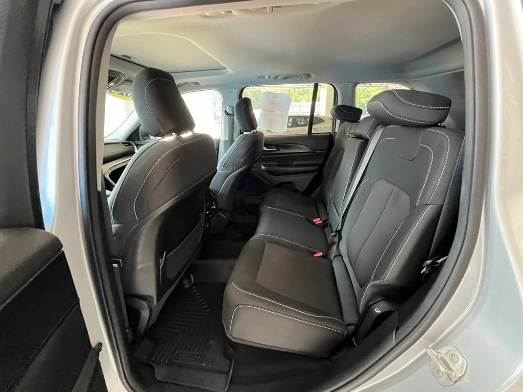 2023 Jeep Grand Cherokee Laredo 4x4