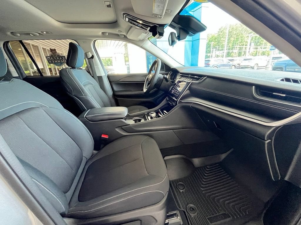 2023 Jeep Grand Cherokee Laredo 4x4