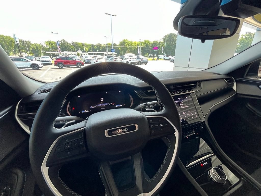 2023 Jeep Grand Cherokee Laredo 4x4