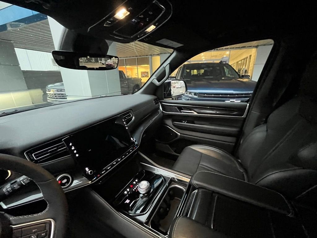 2024 Jeep Wagoneer Base