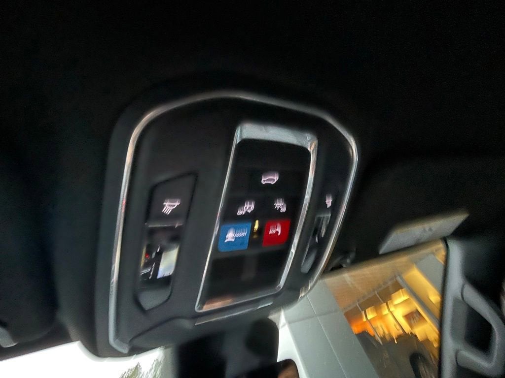 2024 Jeep Wagoneer Base