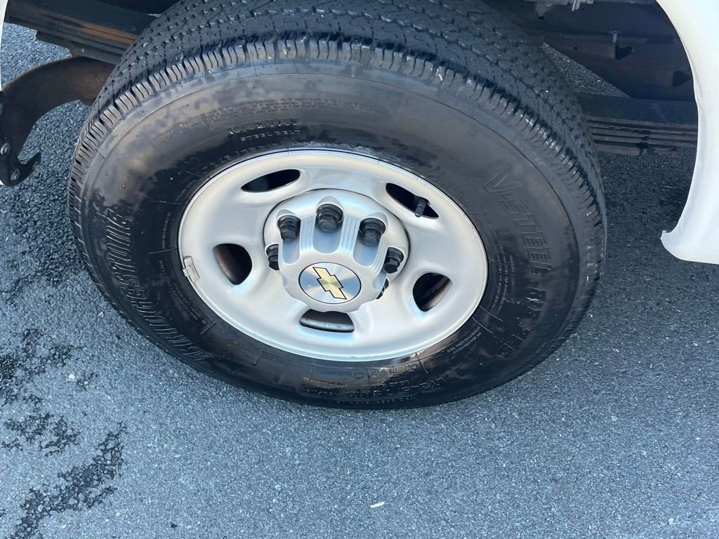 2023 Chevrolet Express Passenger 3500 1LS