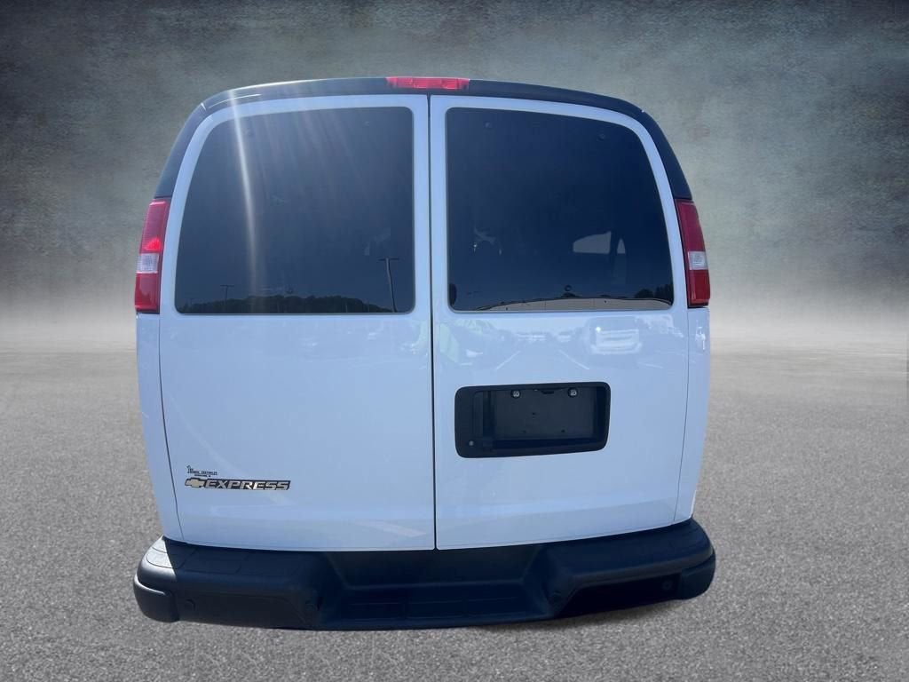 2023 Chevrolet Express Passenger 3500 1LS