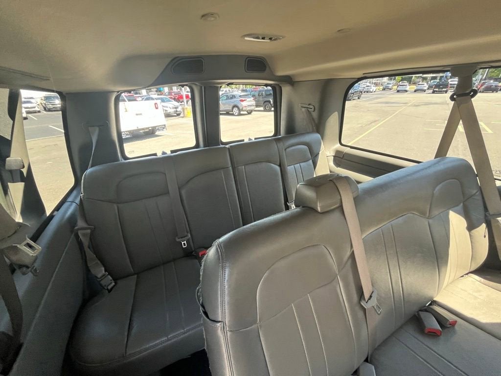 2023 Chevrolet Express Passenger 3500 1LS