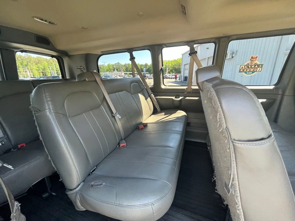 2023 Chevrolet Express Passenger 3500 1LS