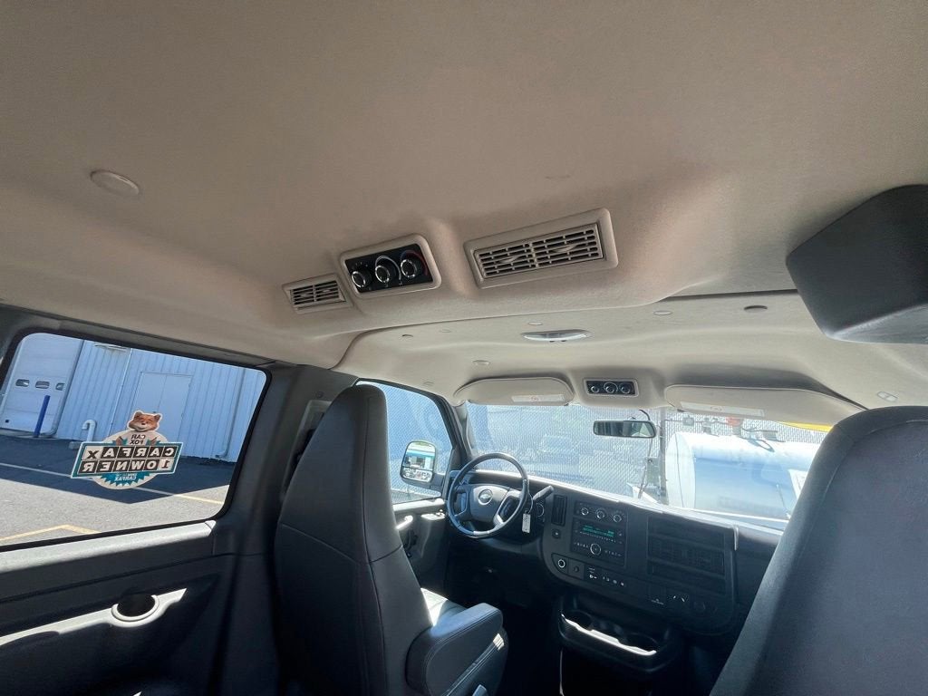 2023 Chevrolet Express Passenger 3500 1LS