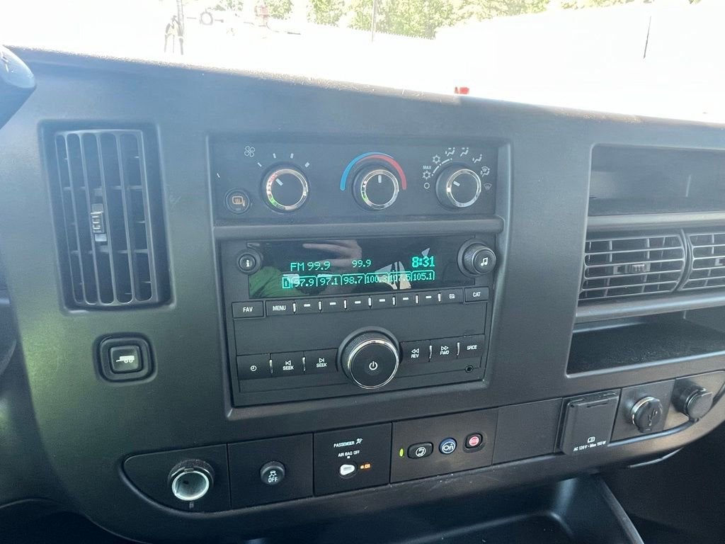 2023 Chevrolet Express Passenger 3500 1LS