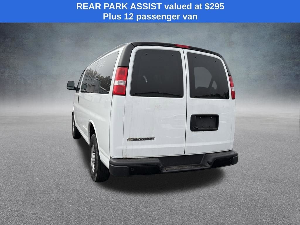 2023 Chevrolet Express Passenger 3500 1LS