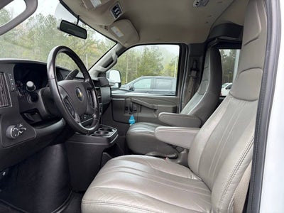 2023 Chevrolet Express Passenger 3500 1LS
