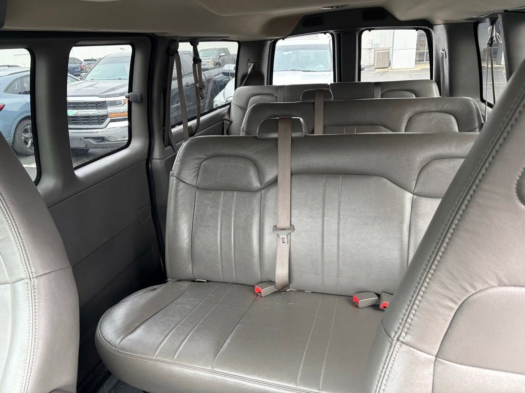 2023 Chevrolet Express Passenger 3500 1LS