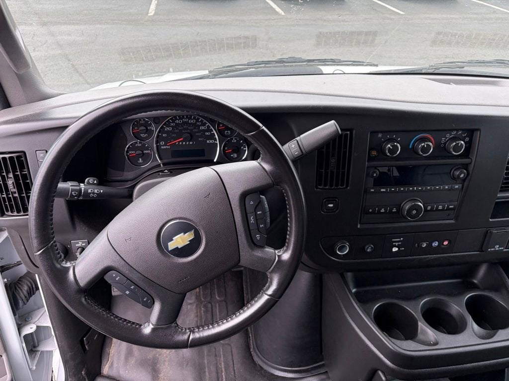 2023 Chevrolet Express Passenger 3500 1LS