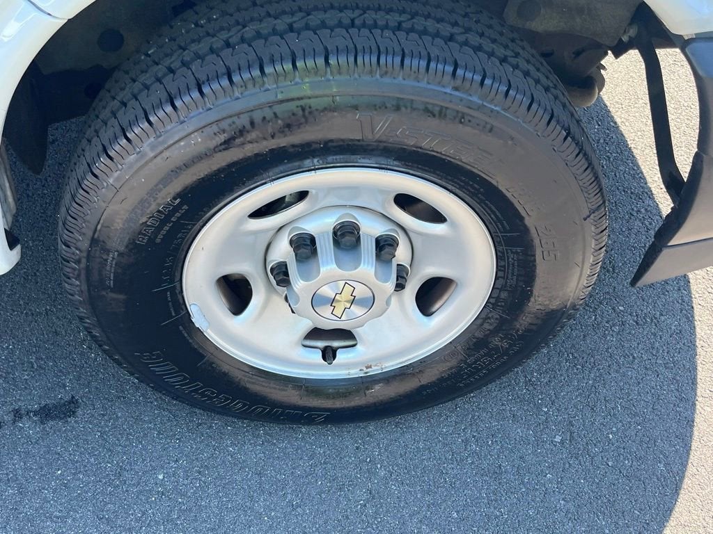 2023 Chevrolet Express Passenger 3500 1LS
