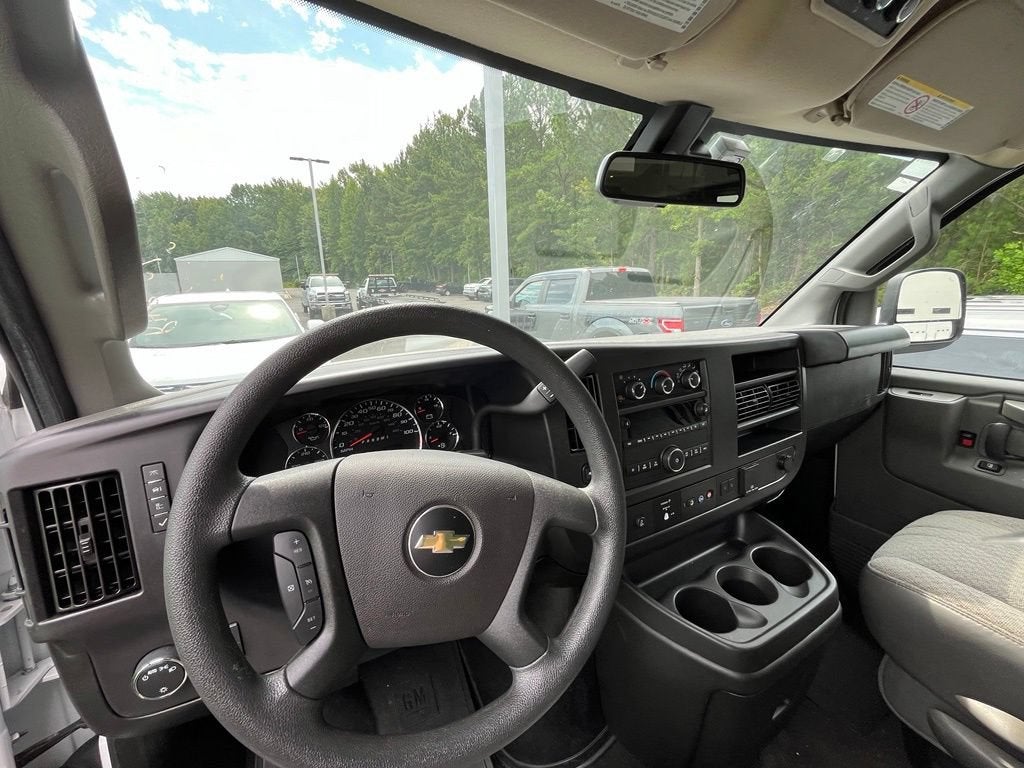2024 Chevrolet Express Passenger 3500 1LT