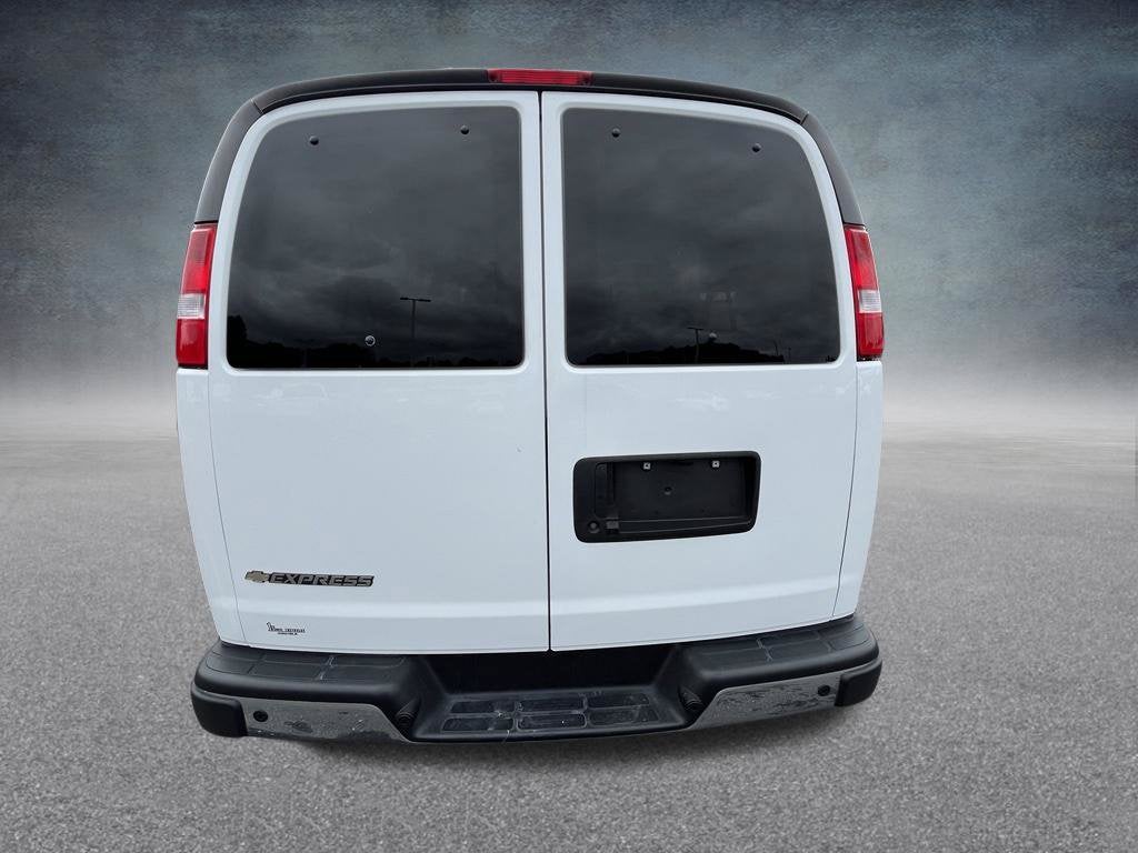 2024 Chevrolet Express Passenger 3500 1LT