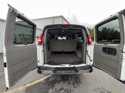 2024 Chevrolet Express Passenger 3500 1LT