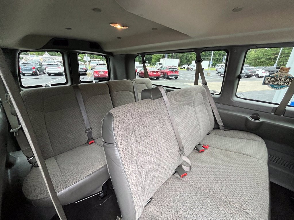 2024 Chevrolet Express Passenger 3500 1LT