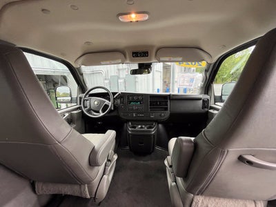 2024 Chevrolet Express Passenger 3500 1LT