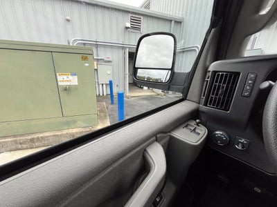 2024 Chevrolet Express Passenger 3500 1LT