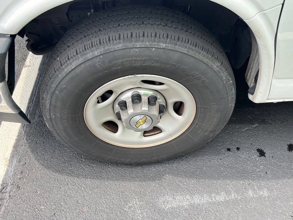 2024 Chevrolet Express Passenger 3500 1LT