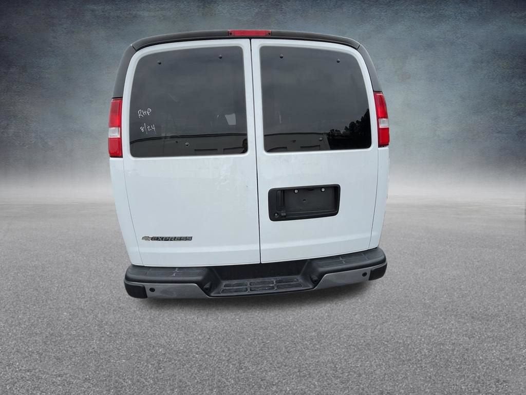 2024 Chevrolet Express Passenger 3500 1LT
