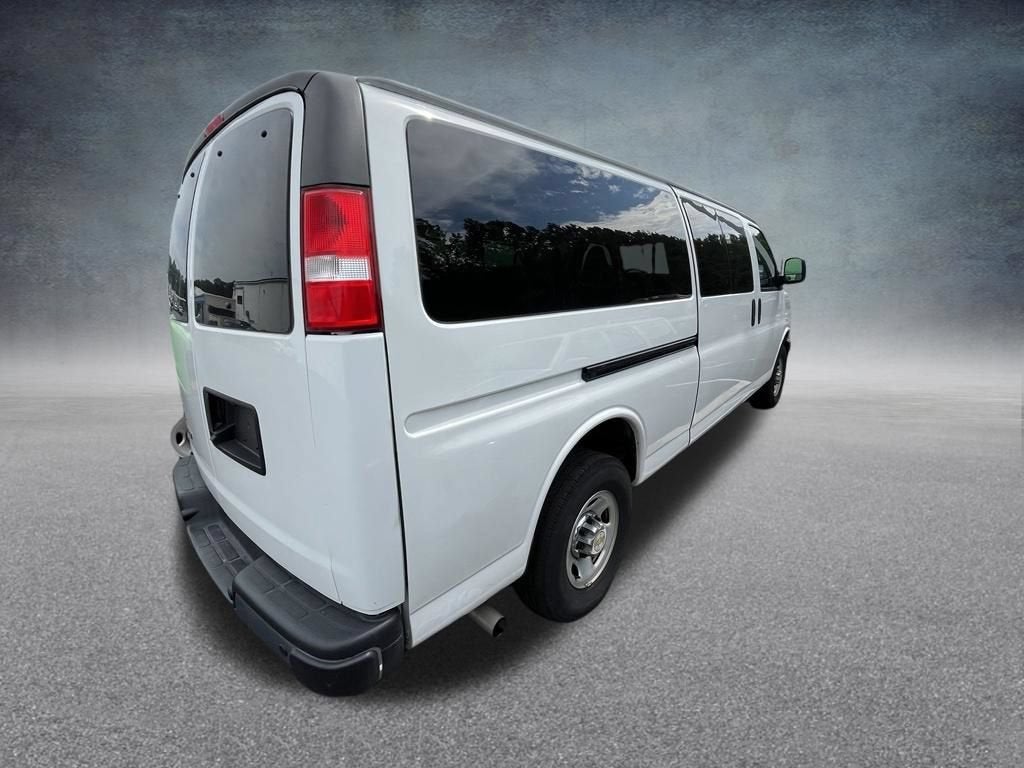 2024 Chevrolet Express Passenger 3500 1LT