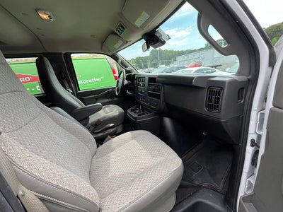 2024 Chevrolet Express Passenger 3500 1LT