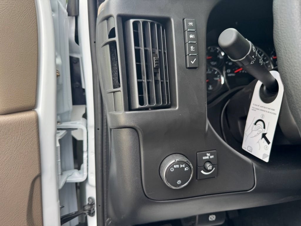 2026 Chevrolet Express Cutaway 3500 1WT