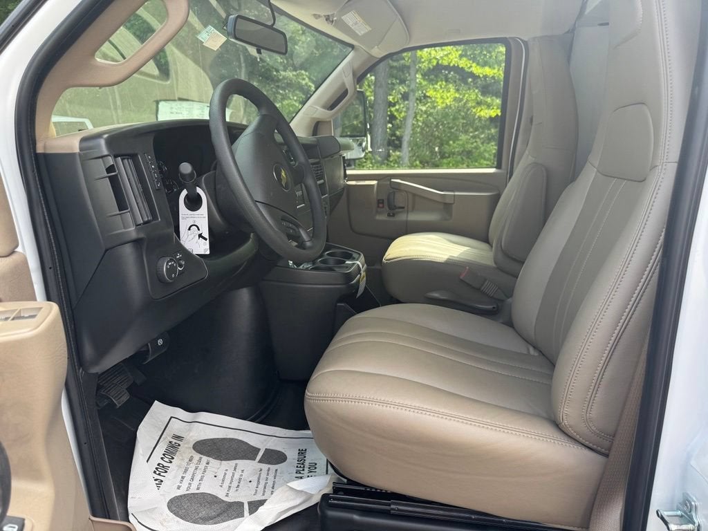 2026 Chevrolet Express Cutaway 3500 1WT