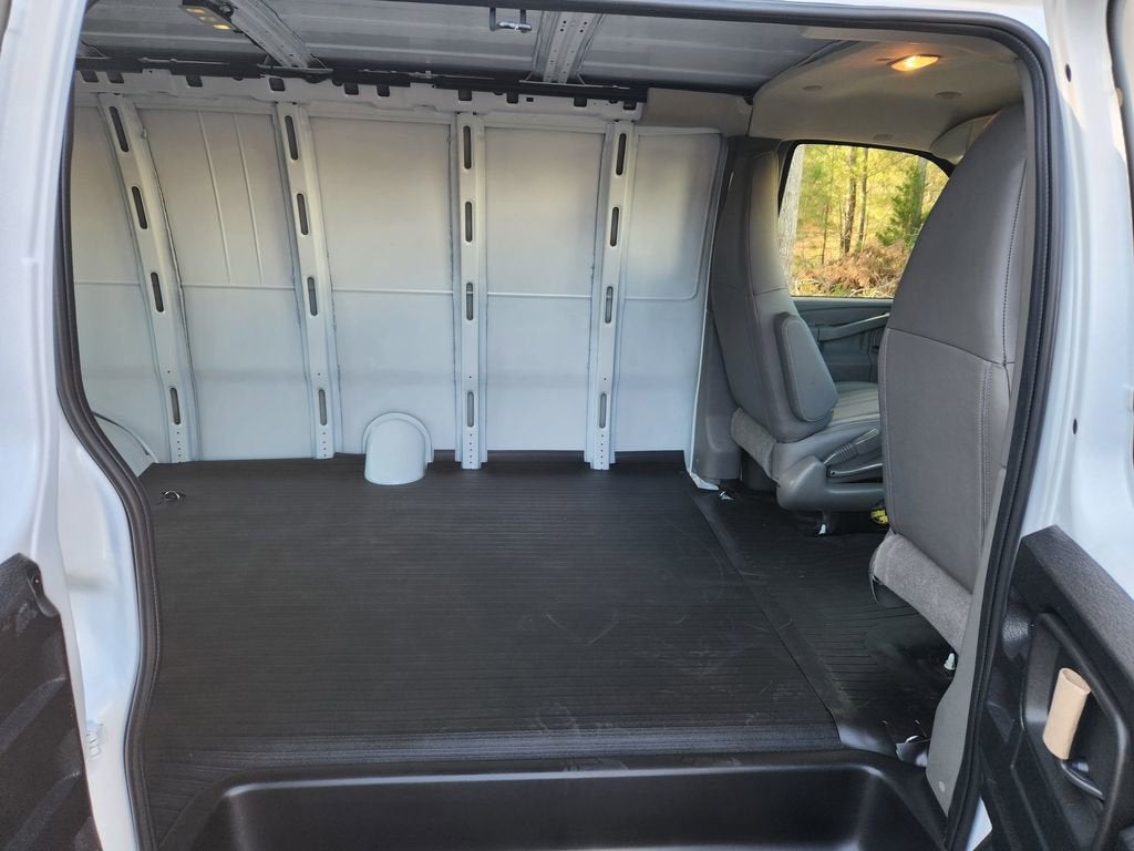 2025 Chevrolet Express Cargo 2500 WT