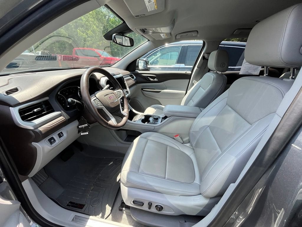 2022 GMC Acadia SLT