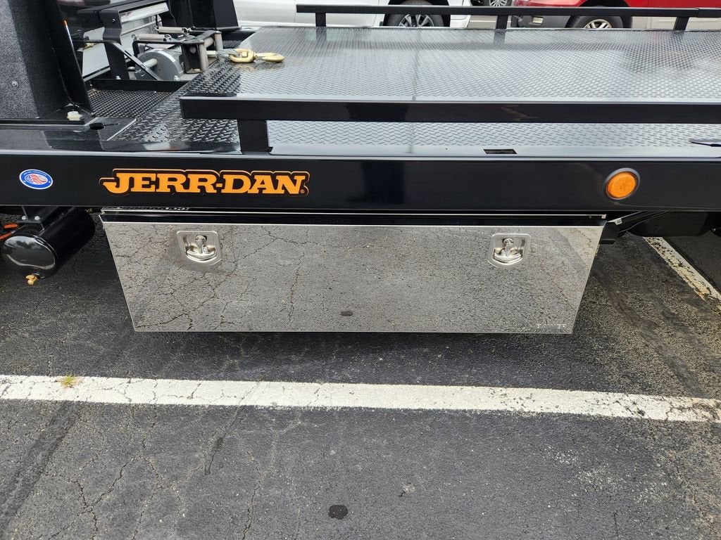 2025 Chevrolet Silverado 6500 HD LT