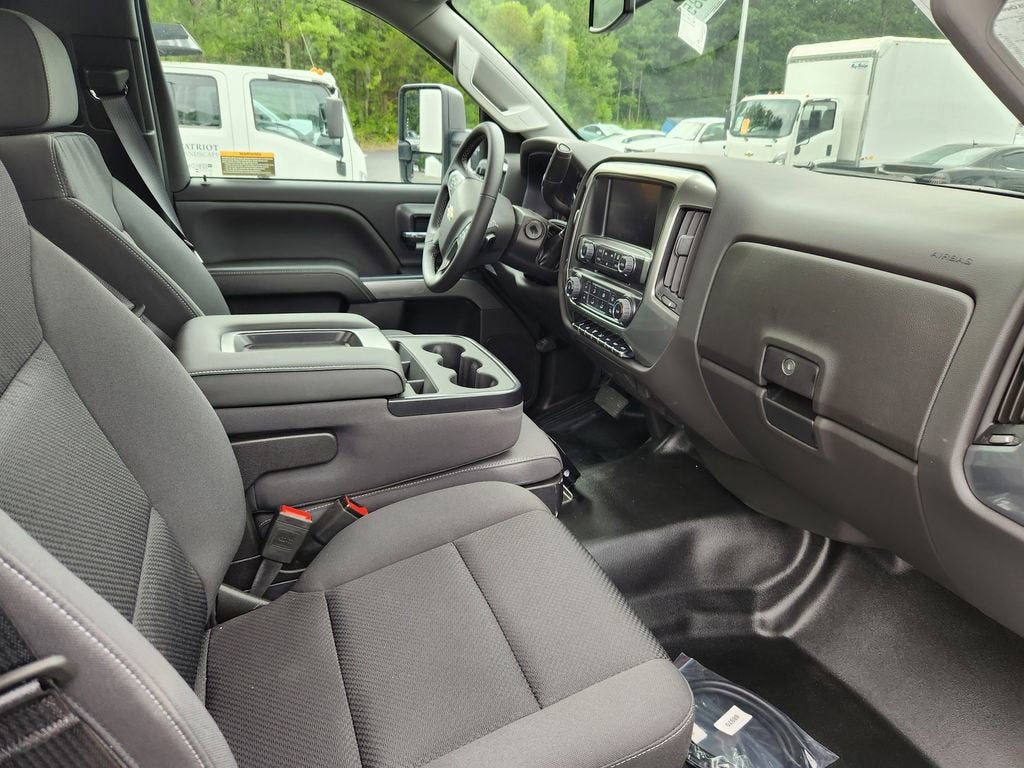 2025 Chevrolet Silverado 6500 HD LT