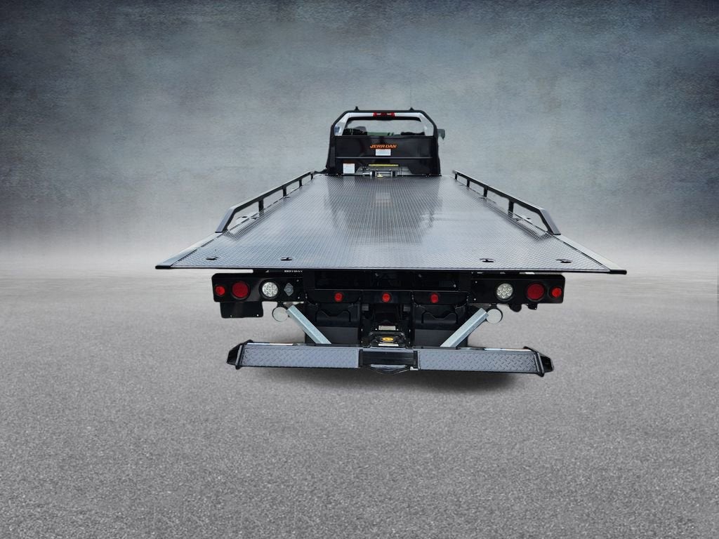 2025 Chevrolet Silverado 6500 HD LT