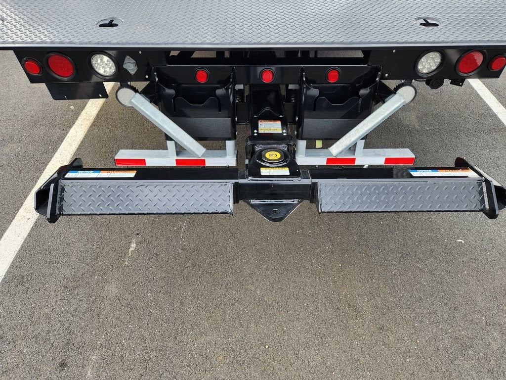 2025 Chevrolet Silverado 6500 HD LT