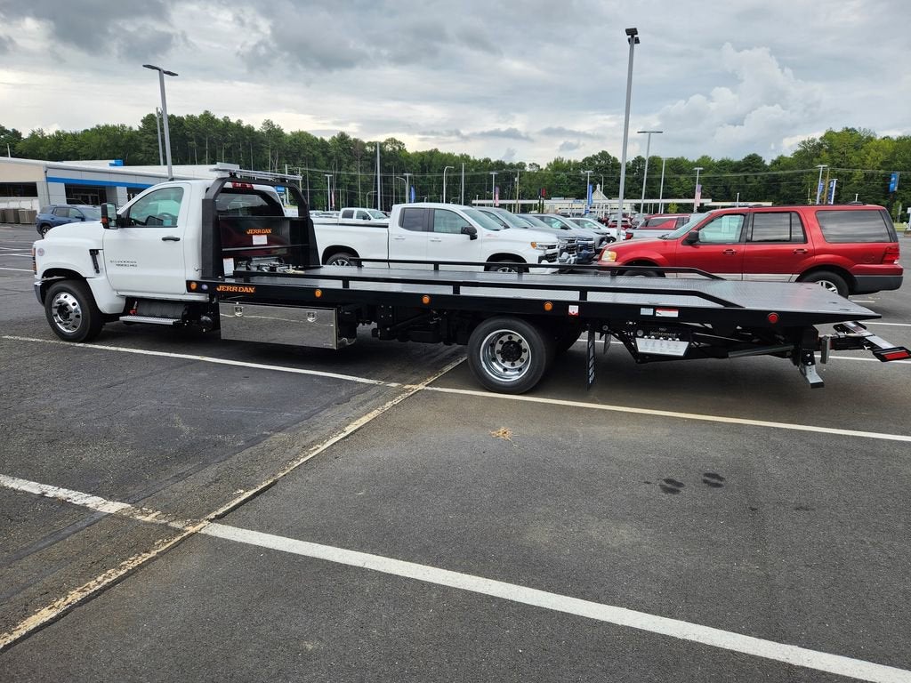 2025 Chevrolet Silverado 6500 HD LT