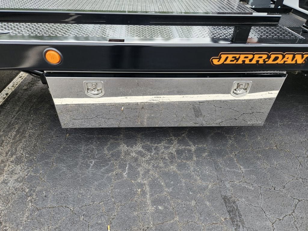 2025 Chevrolet Silverado 6500 HD LT