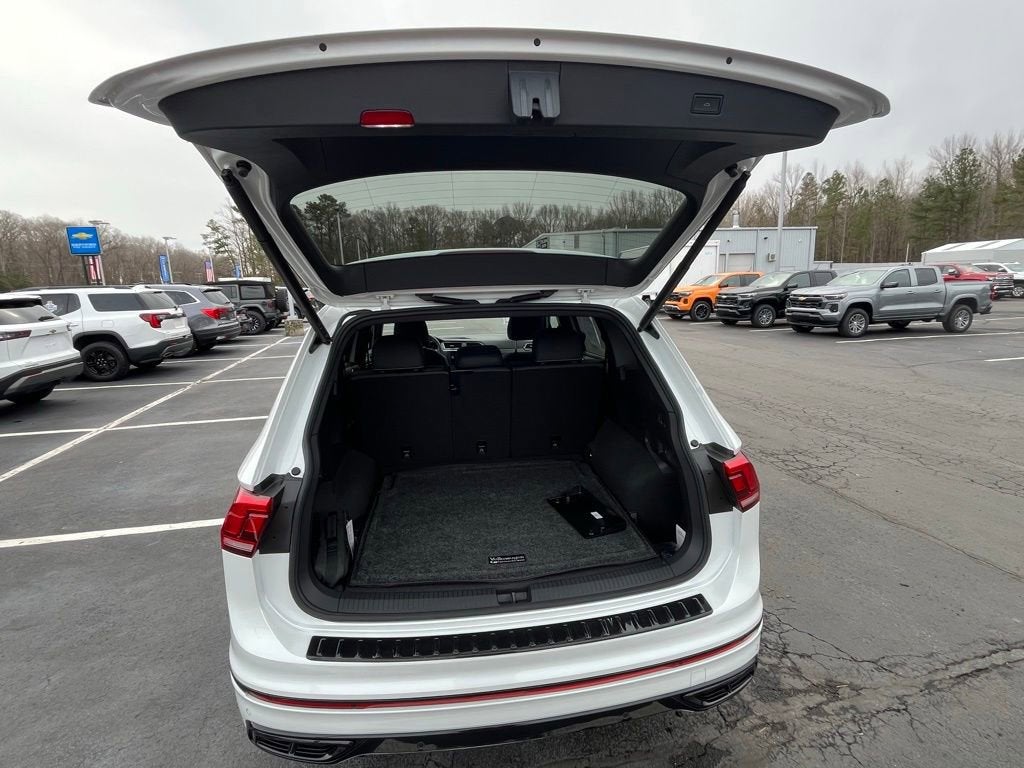 2024 Volkswagen Tiguan SE R-Line Black